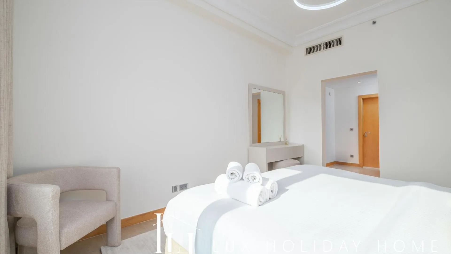 Lux The Palm Island Shoreline Suite Dubai Apartment