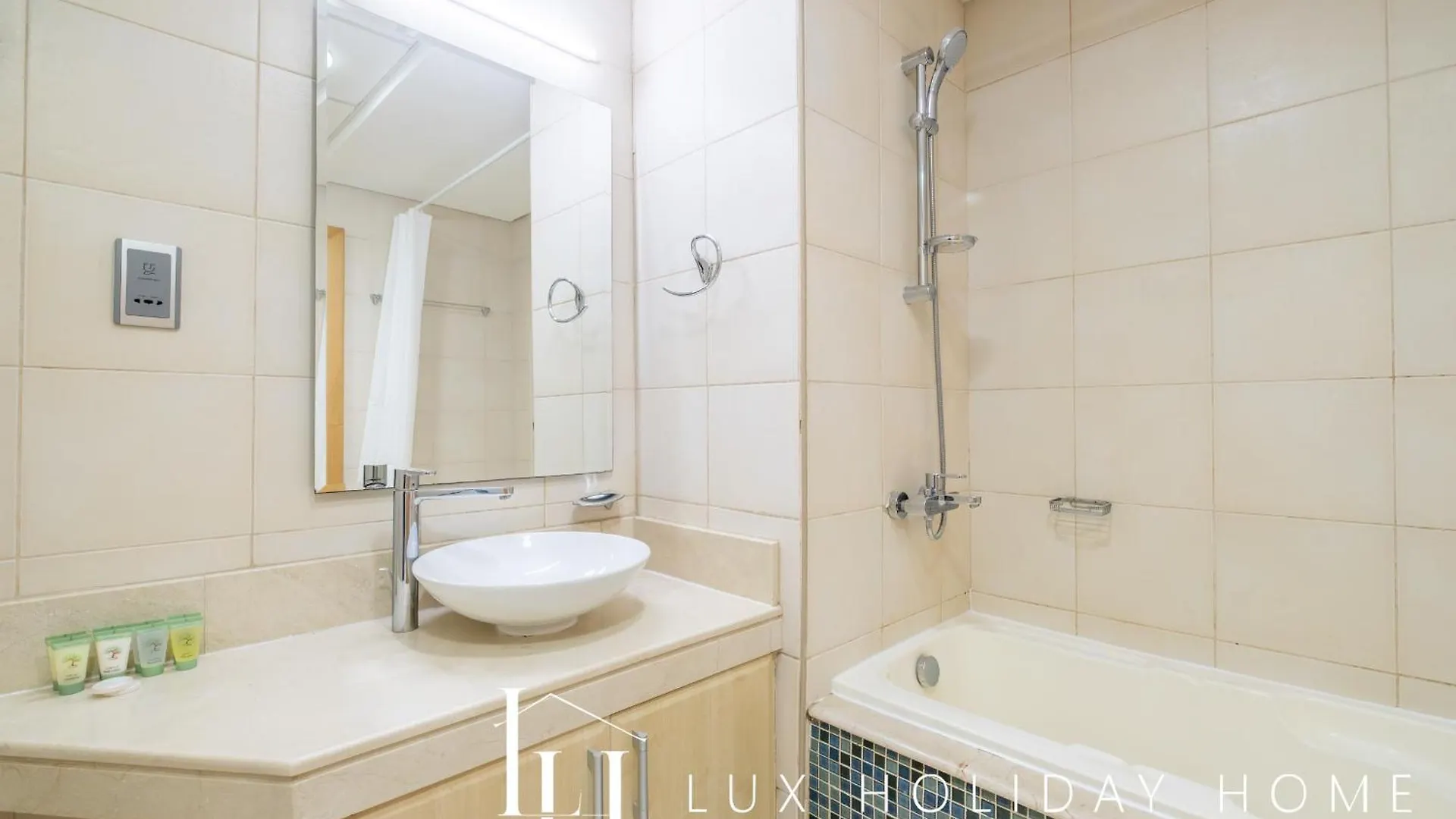 Lux The Palm Island Shoreline Suite Dubai Apartment