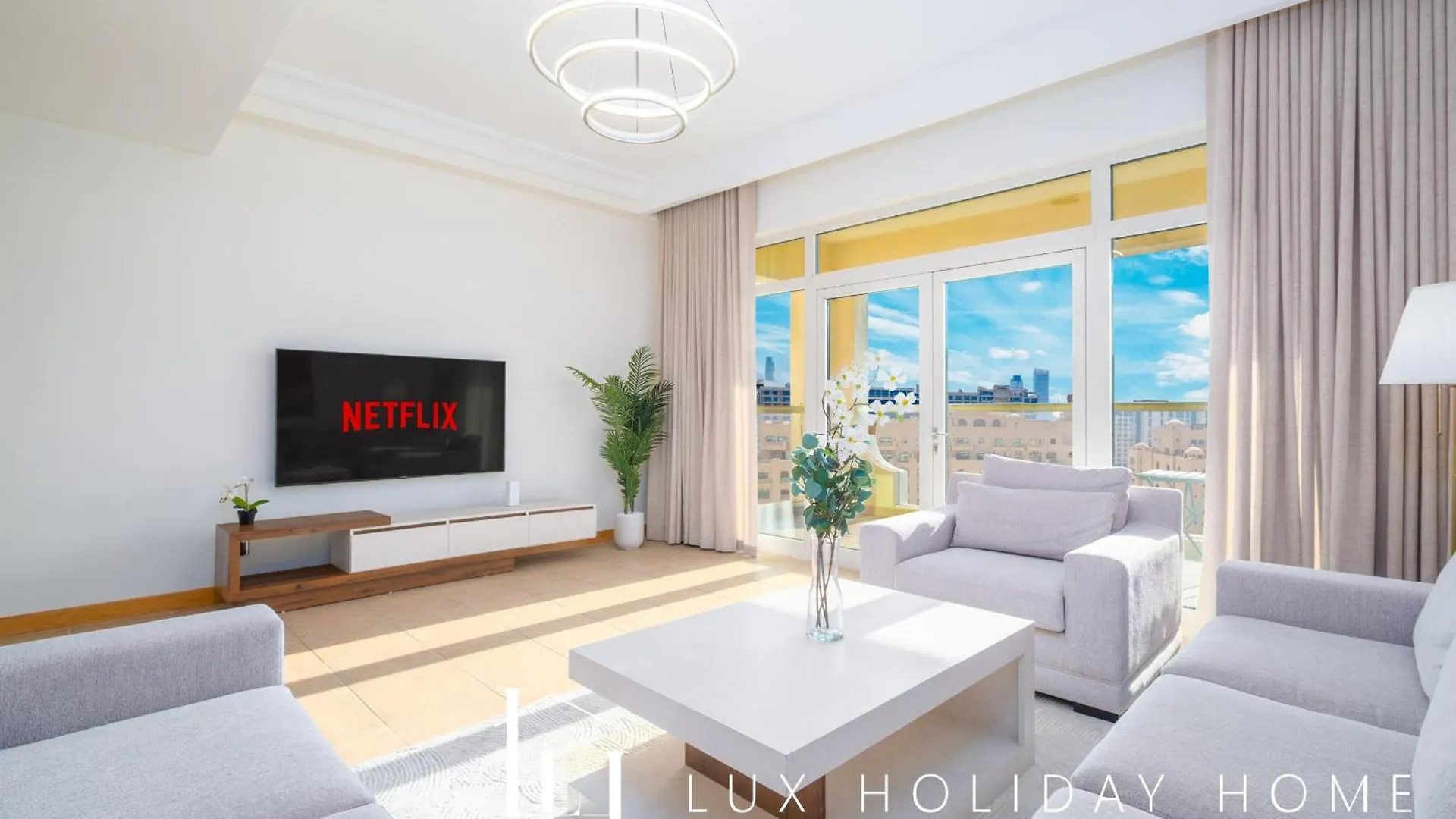 Lux The Palm Island Shoreline Suite location